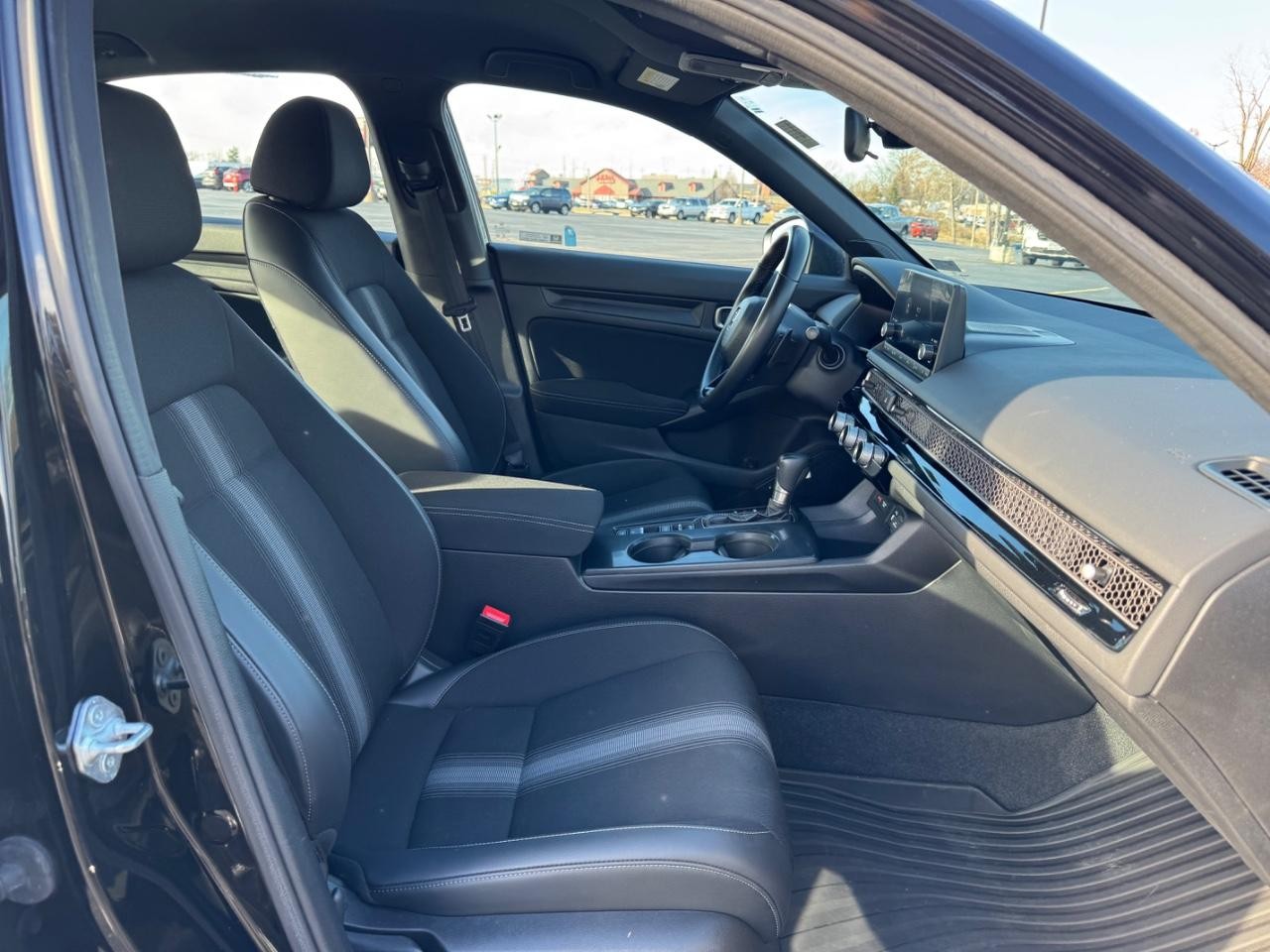 Honda Civic Sedan Vehicle Full-screen Gallery Image 16