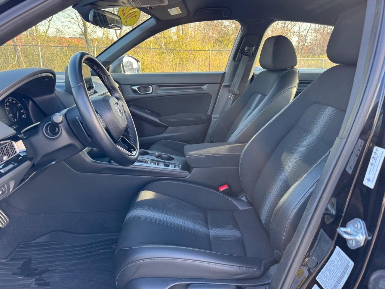 Honda Civic Sedan Vehicle Full-screen Gallery Image 17