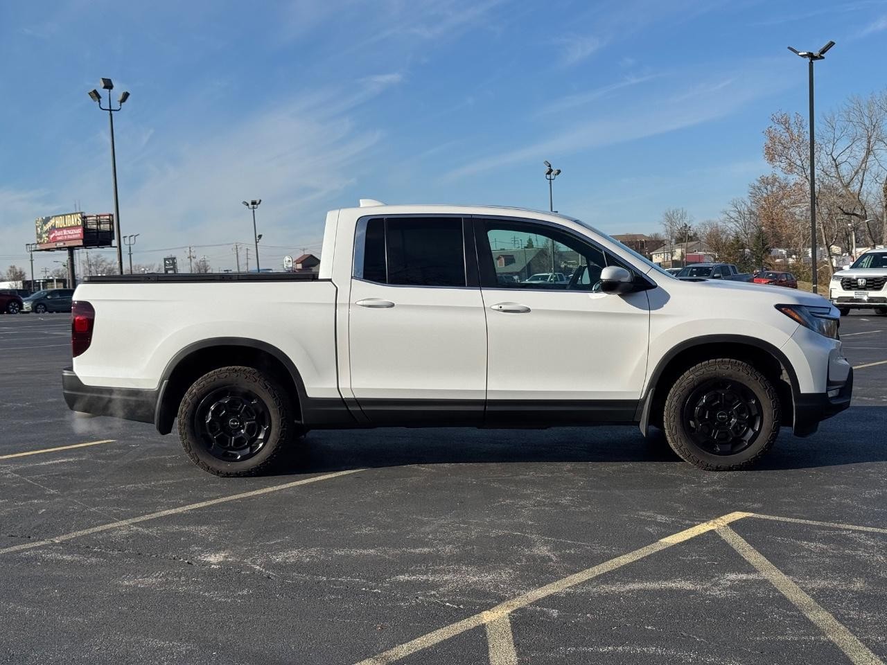 Honda Ridgeline Vehicle Full-screen Gallery Image 02