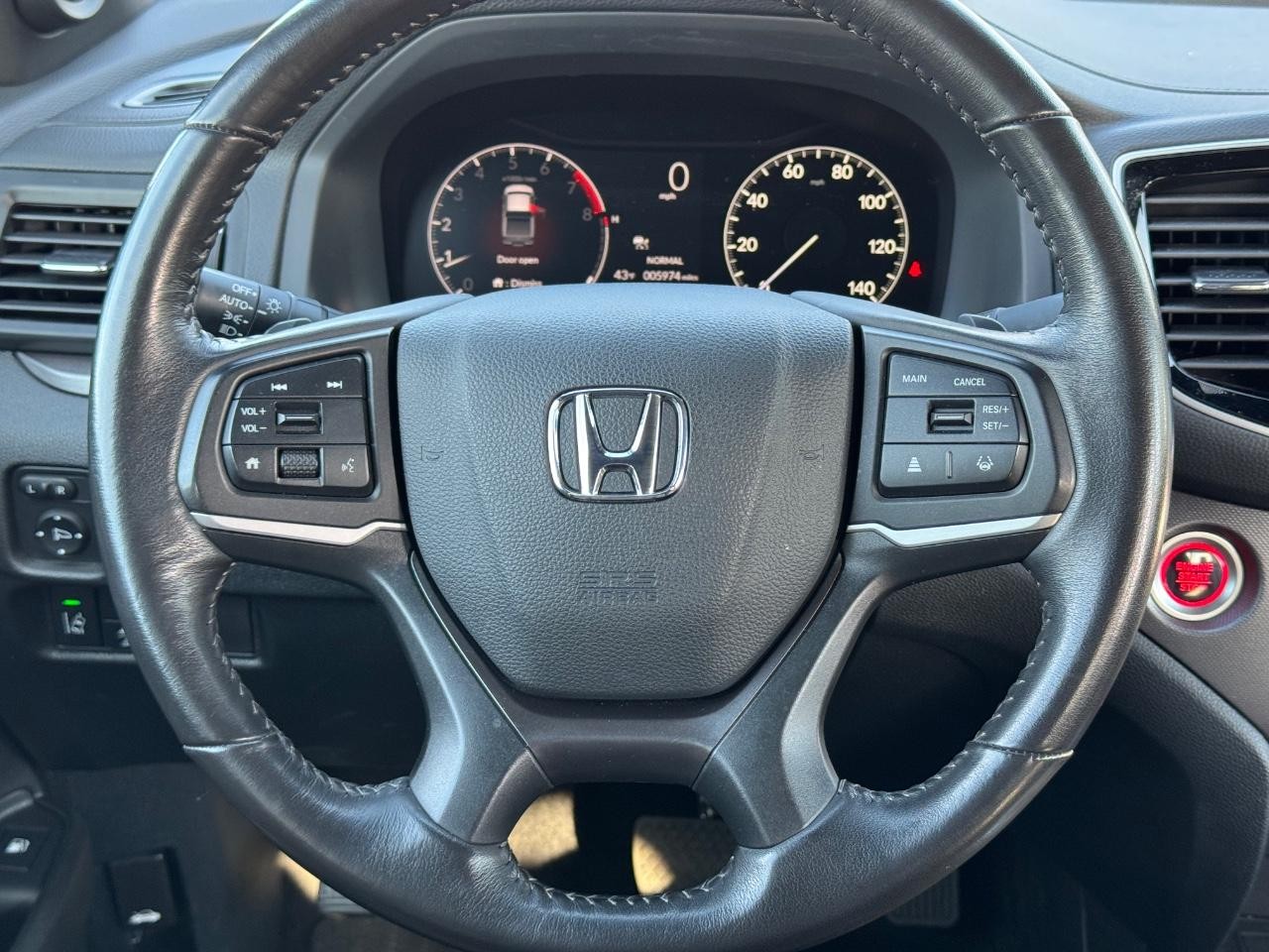 Honda Ridgeline Vehicle Full-screen Gallery Image 11