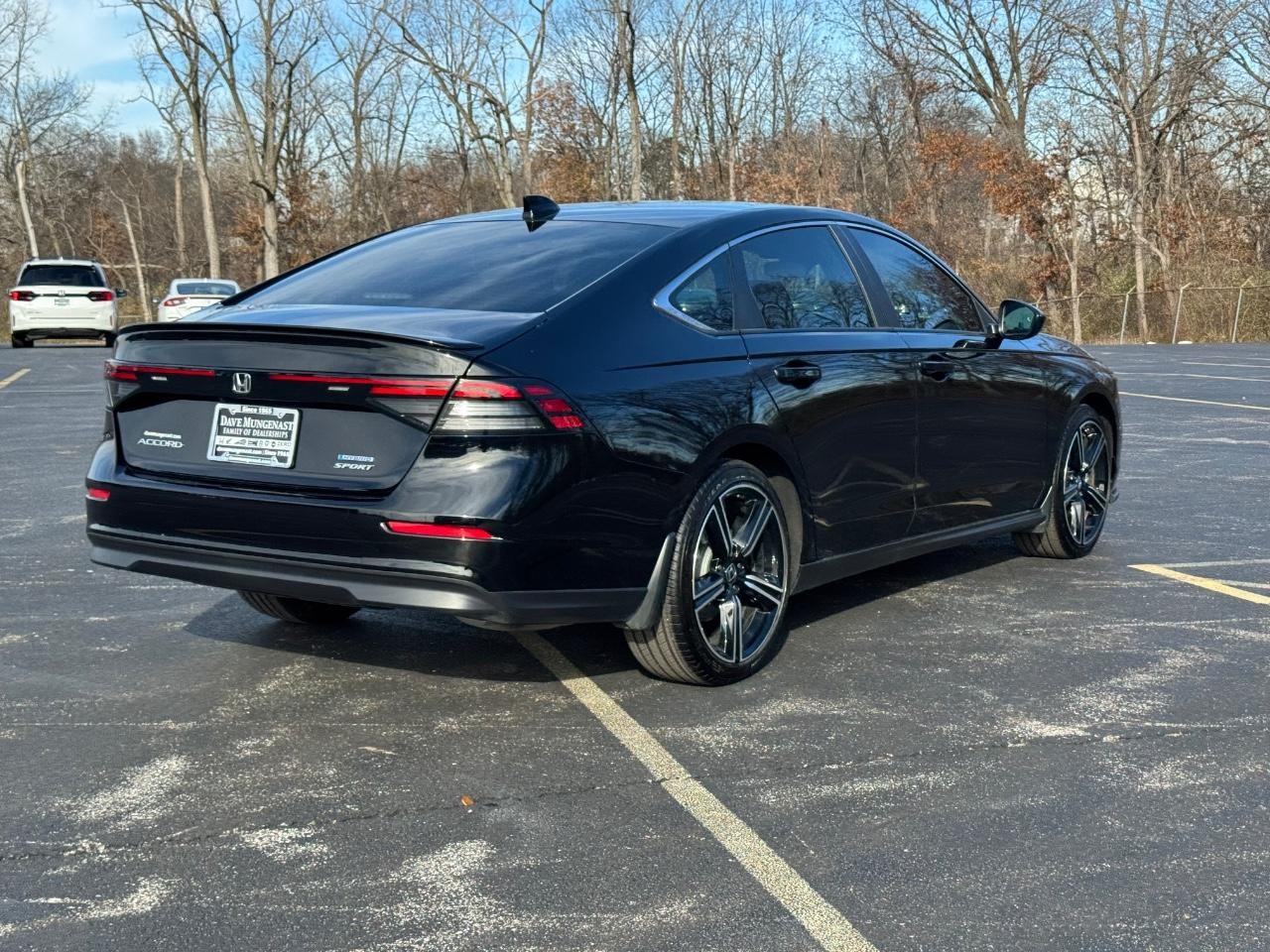 Honda Accord Hybrid Vehicle Full-screen Gallery Image 03