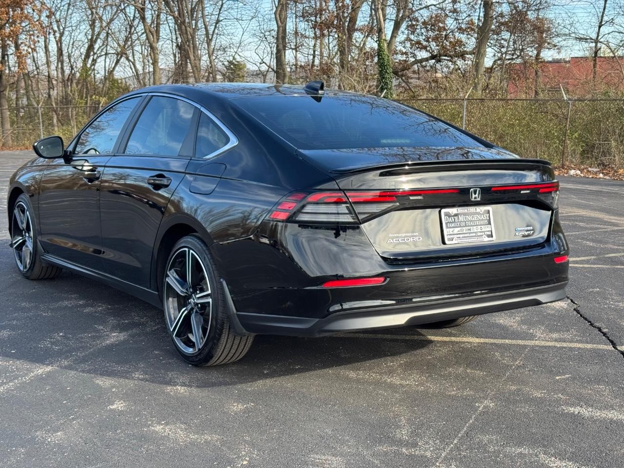 Honda Accord Hybrid Vehicle Full-screen Gallery Image 06