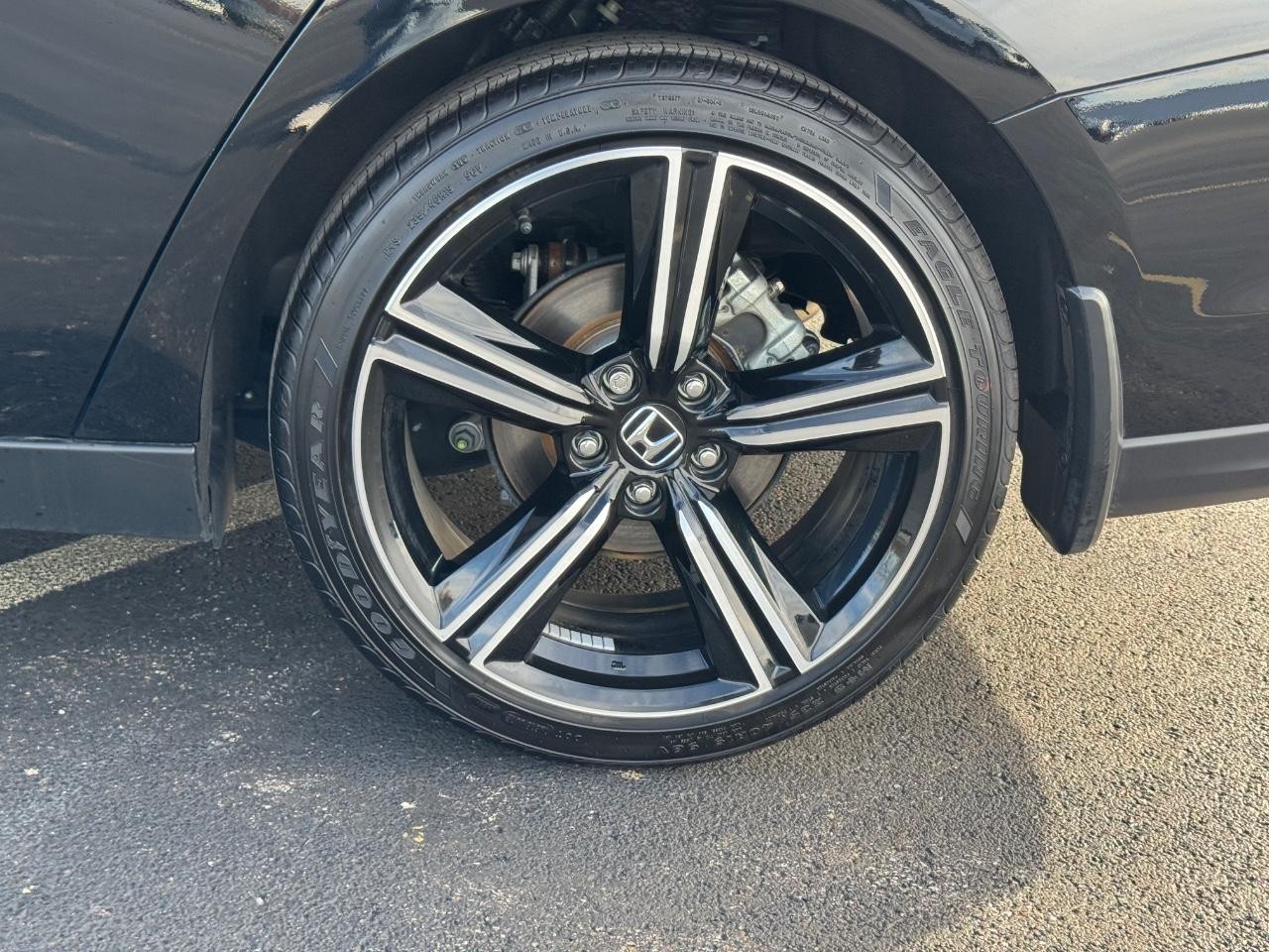 Honda Accord Hybrid Vehicle Full-screen Gallery Image 07