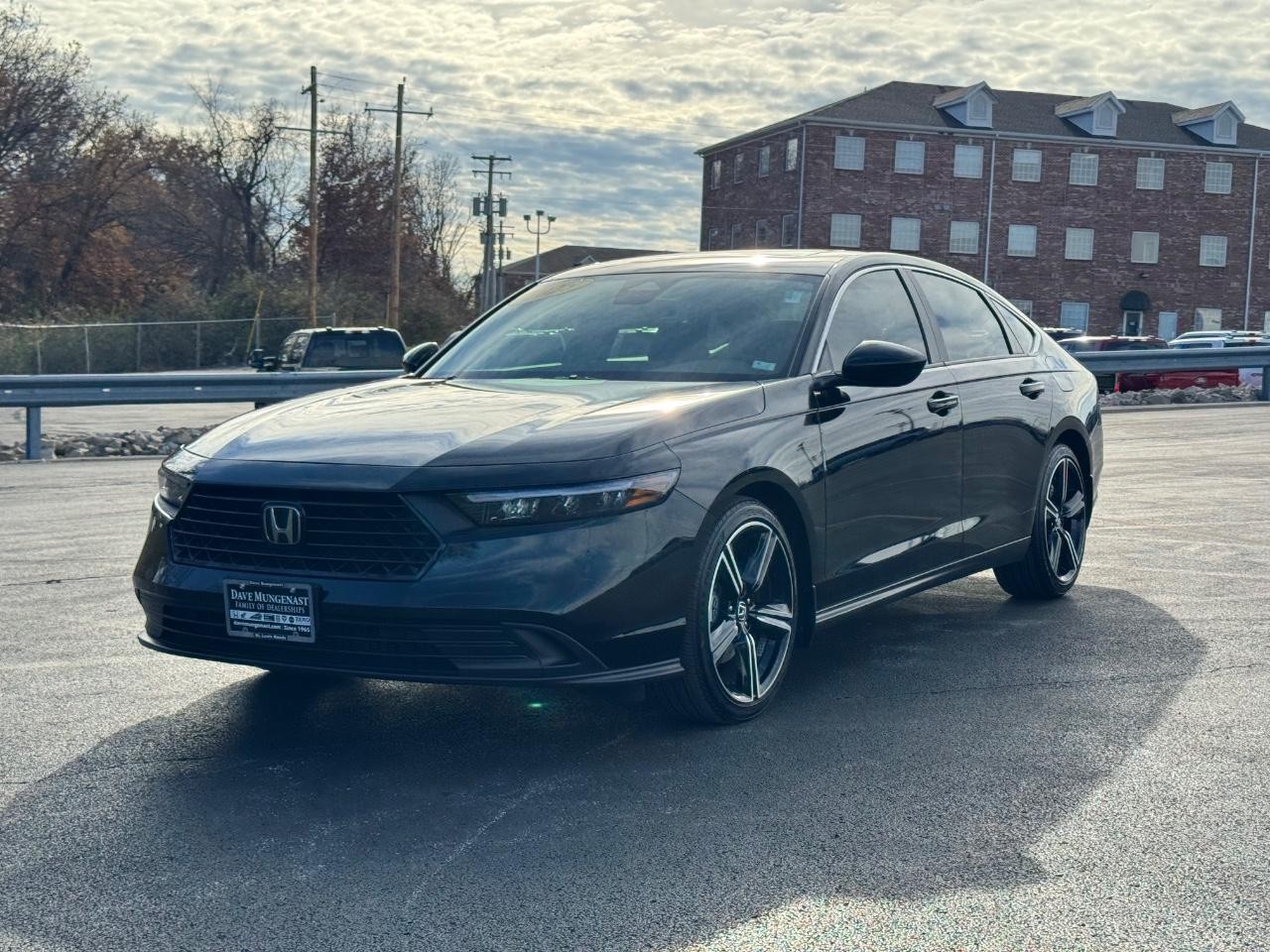 Honda Accord Hybrid Vehicle Full-screen Gallery Image 08