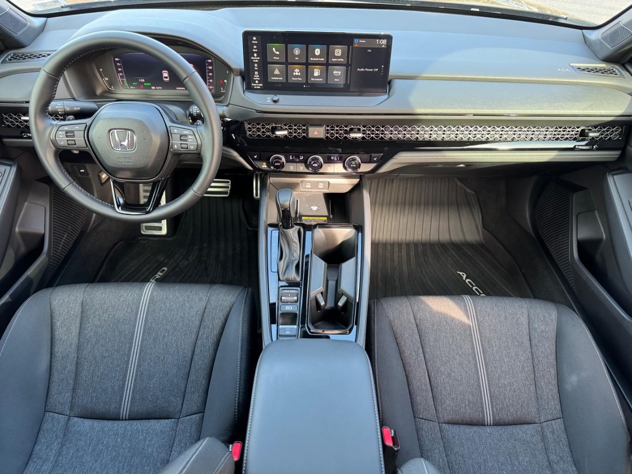 Honda Accord Hybrid Vehicle Full-screen Gallery Image 11