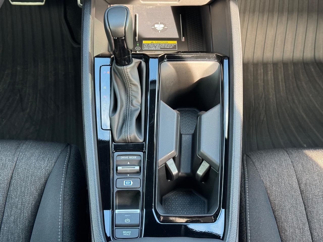 Honda Accord Hybrid Vehicle Full-screen Gallery Image 15