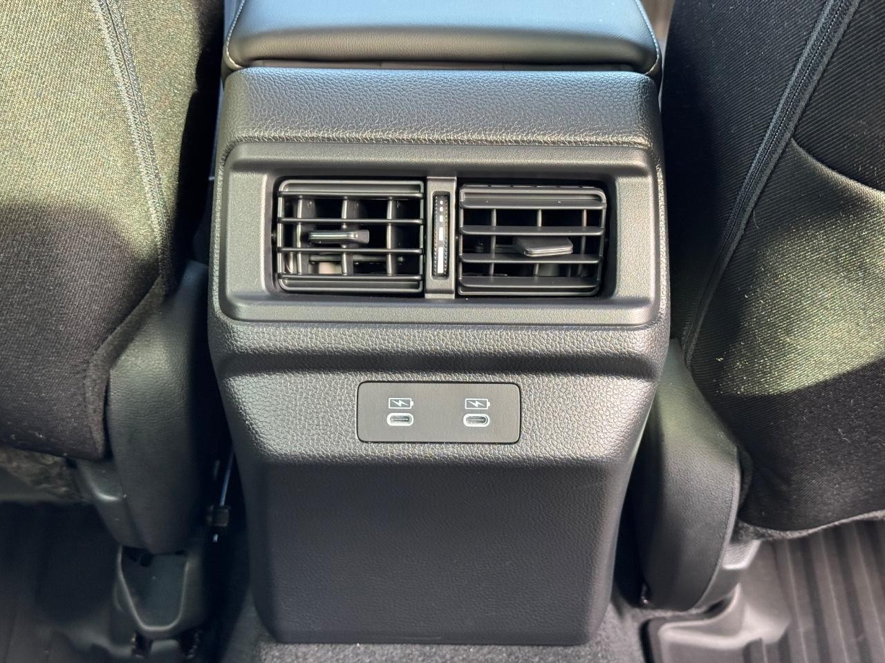 Honda Accord Hybrid Vehicle Full-screen Gallery Image 16