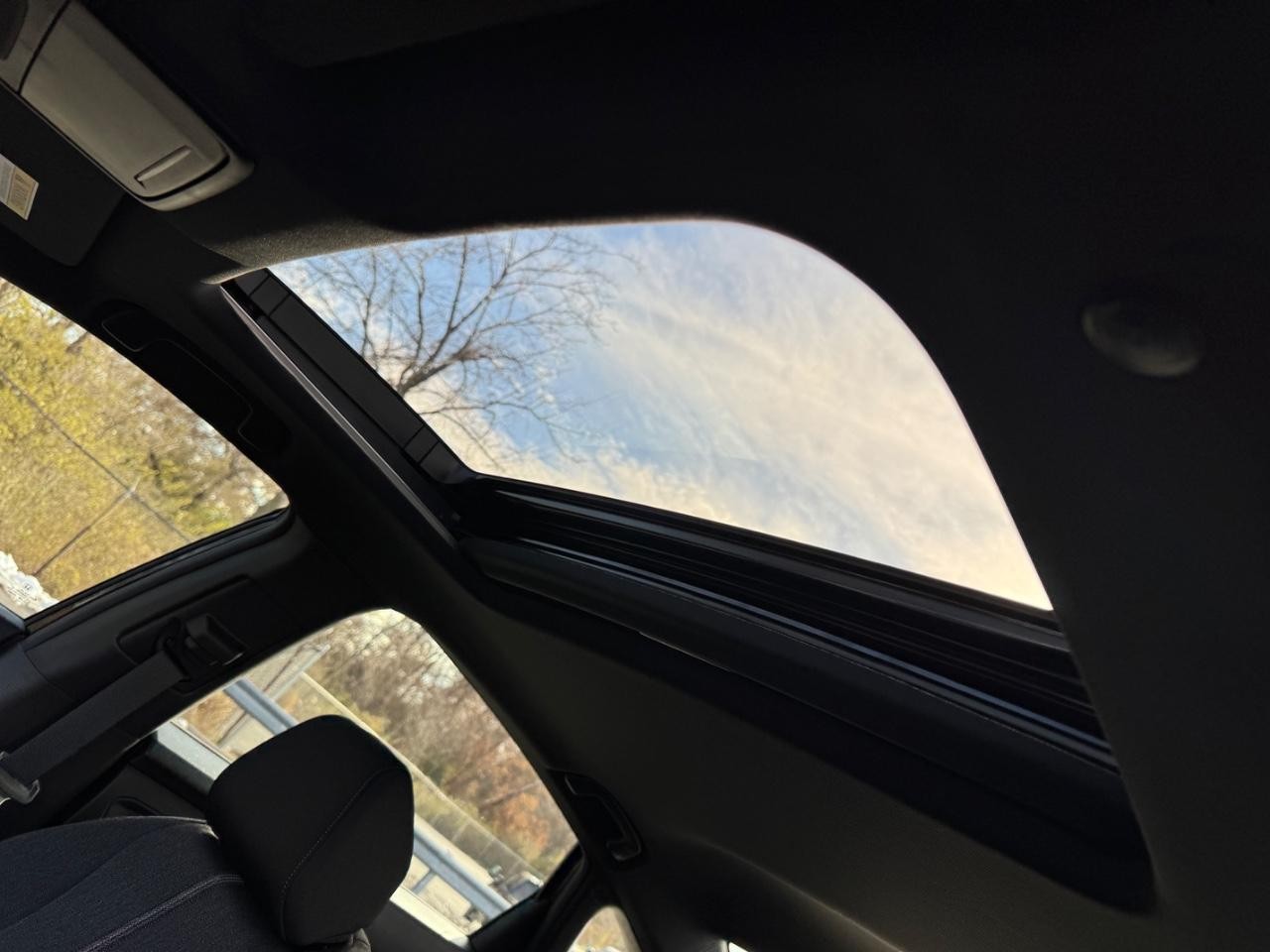 Honda Accord Hybrid Vehicle Full-screen Gallery Image 19