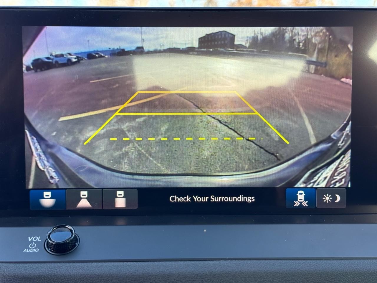 Honda Accord Hybrid Vehicle Full-screen Gallery Image 23