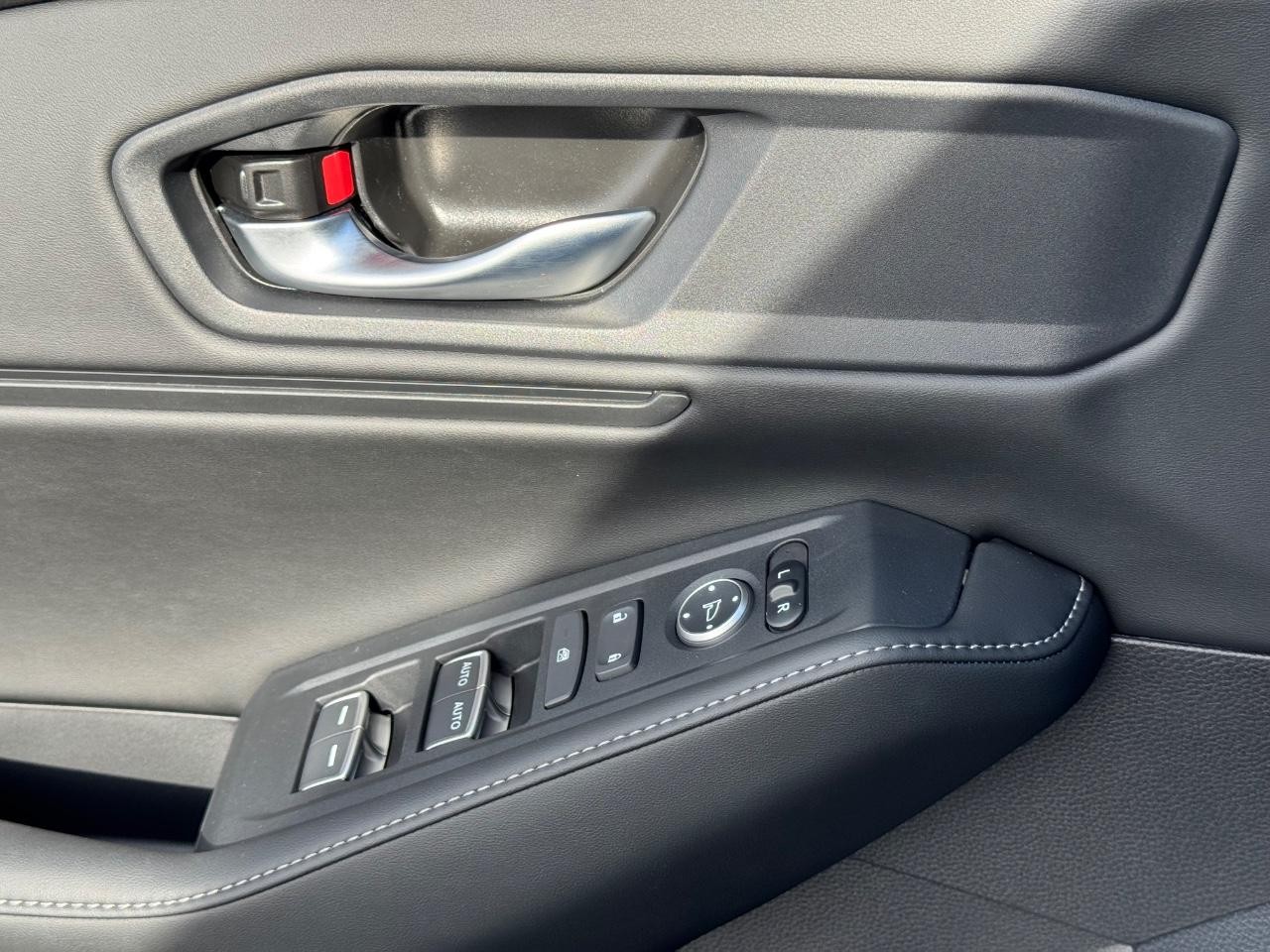 Honda Accord Hybrid Vehicle Full-screen Gallery Image 24