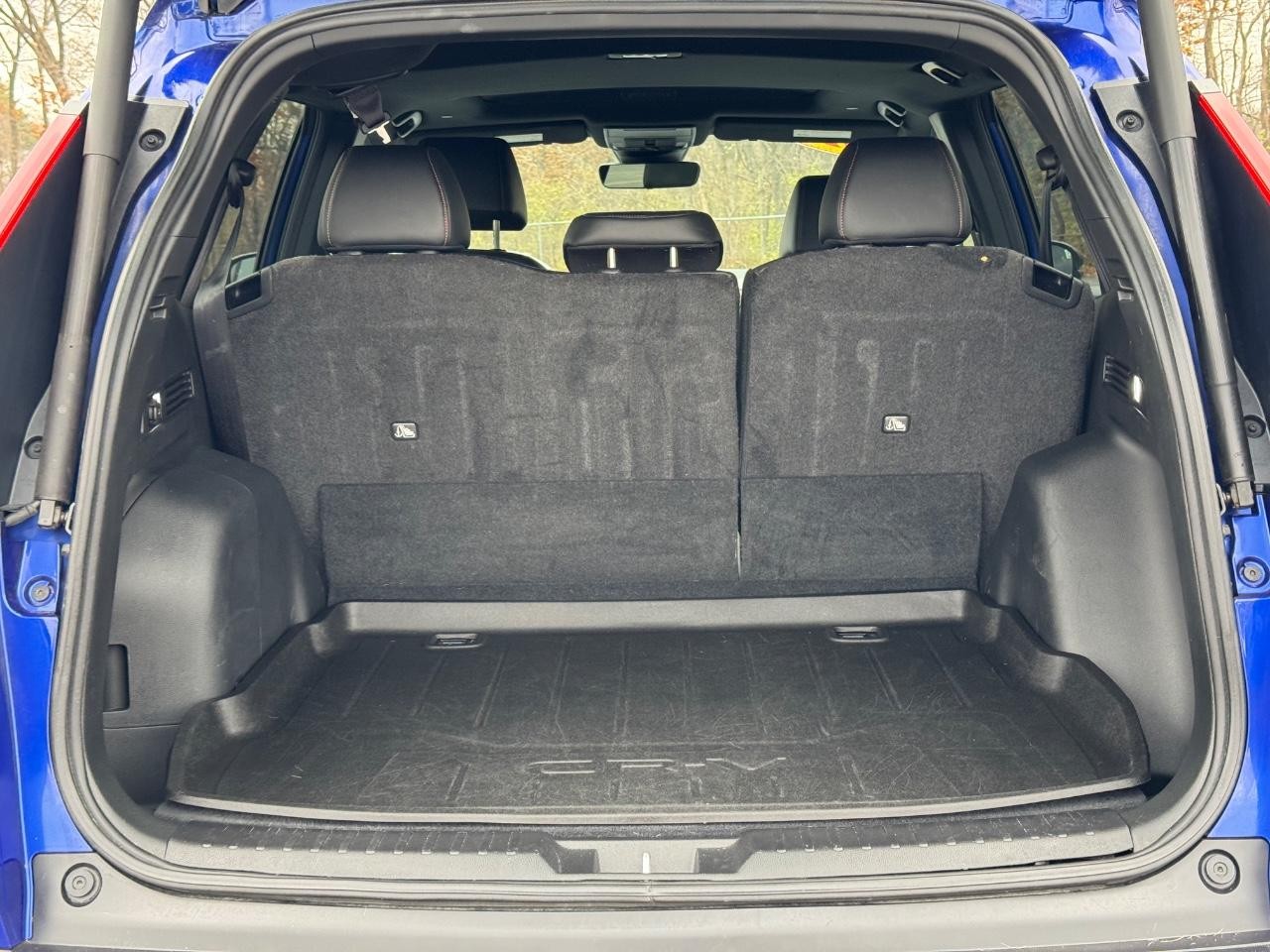 Honda CR-V Hybrid Vehicle Full-screen Gallery Image 04