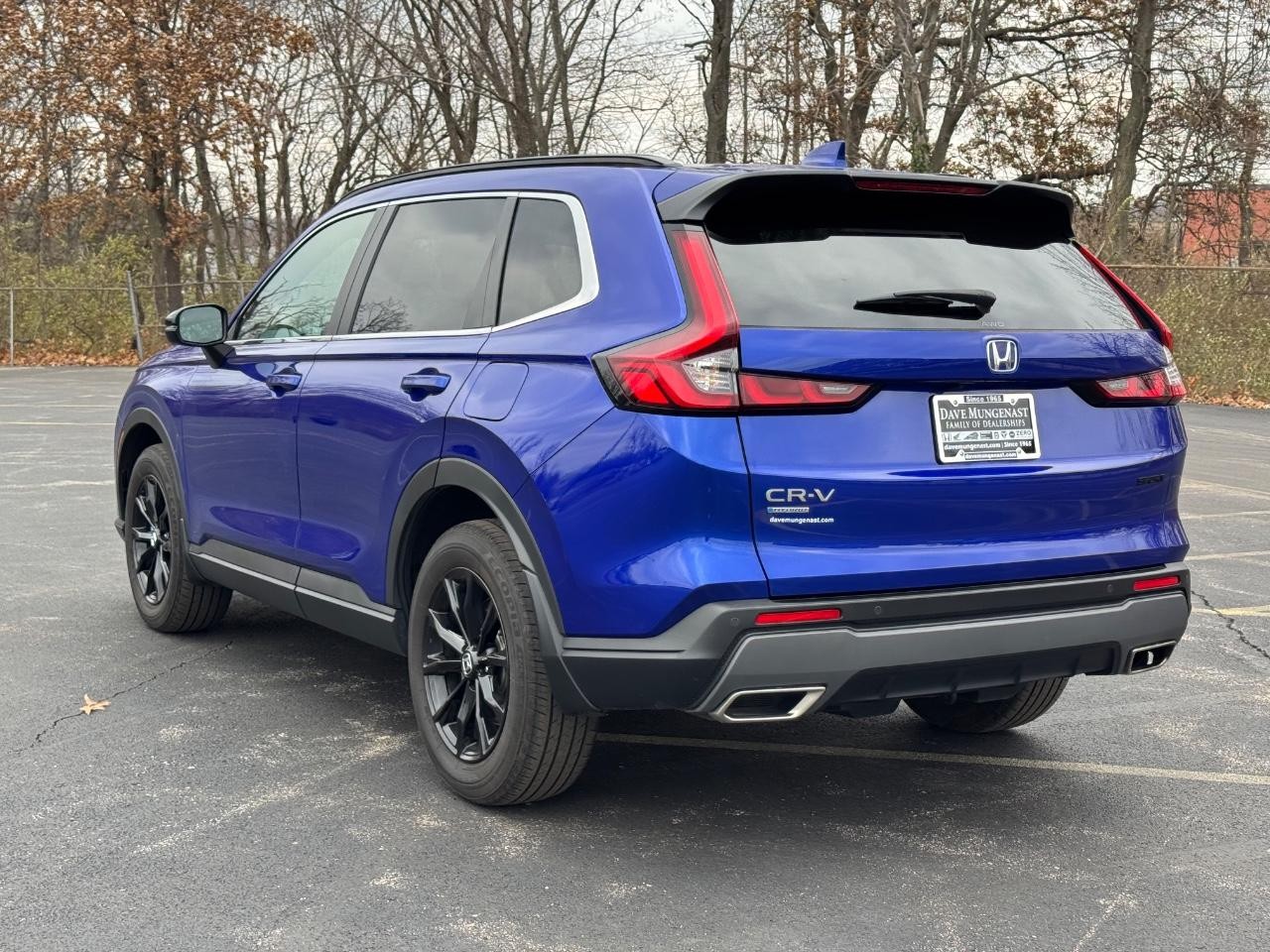 Honda CR-V Hybrid Vehicle Full-screen Gallery Image 06