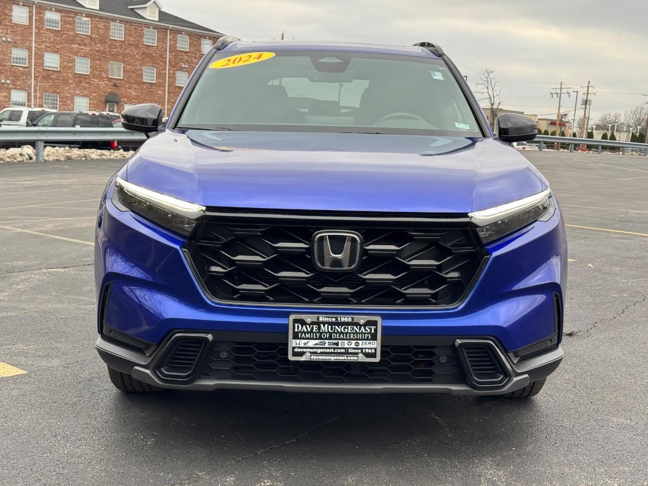 Honda CR-V Hybrid Vehicle Full-screen Gallery Image 09