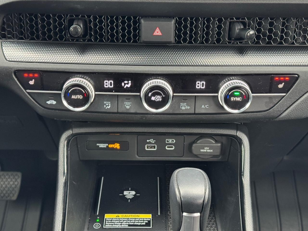 Honda CR-V Hybrid Vehicle Full-screen Gallery Image 14