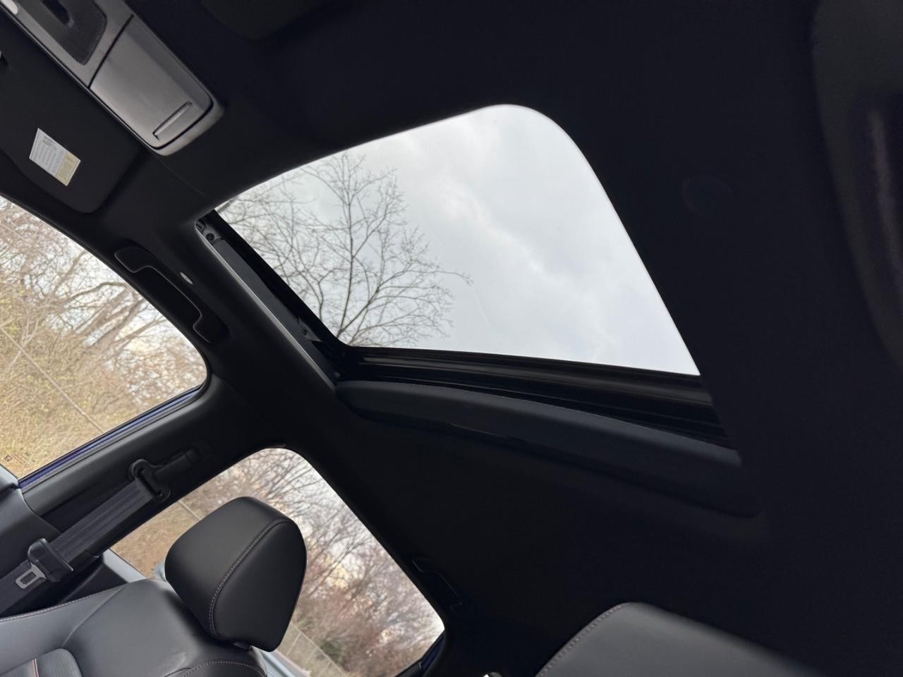 Honda CR-V Hybrid Vehicle Full-screen Gallery Image 19