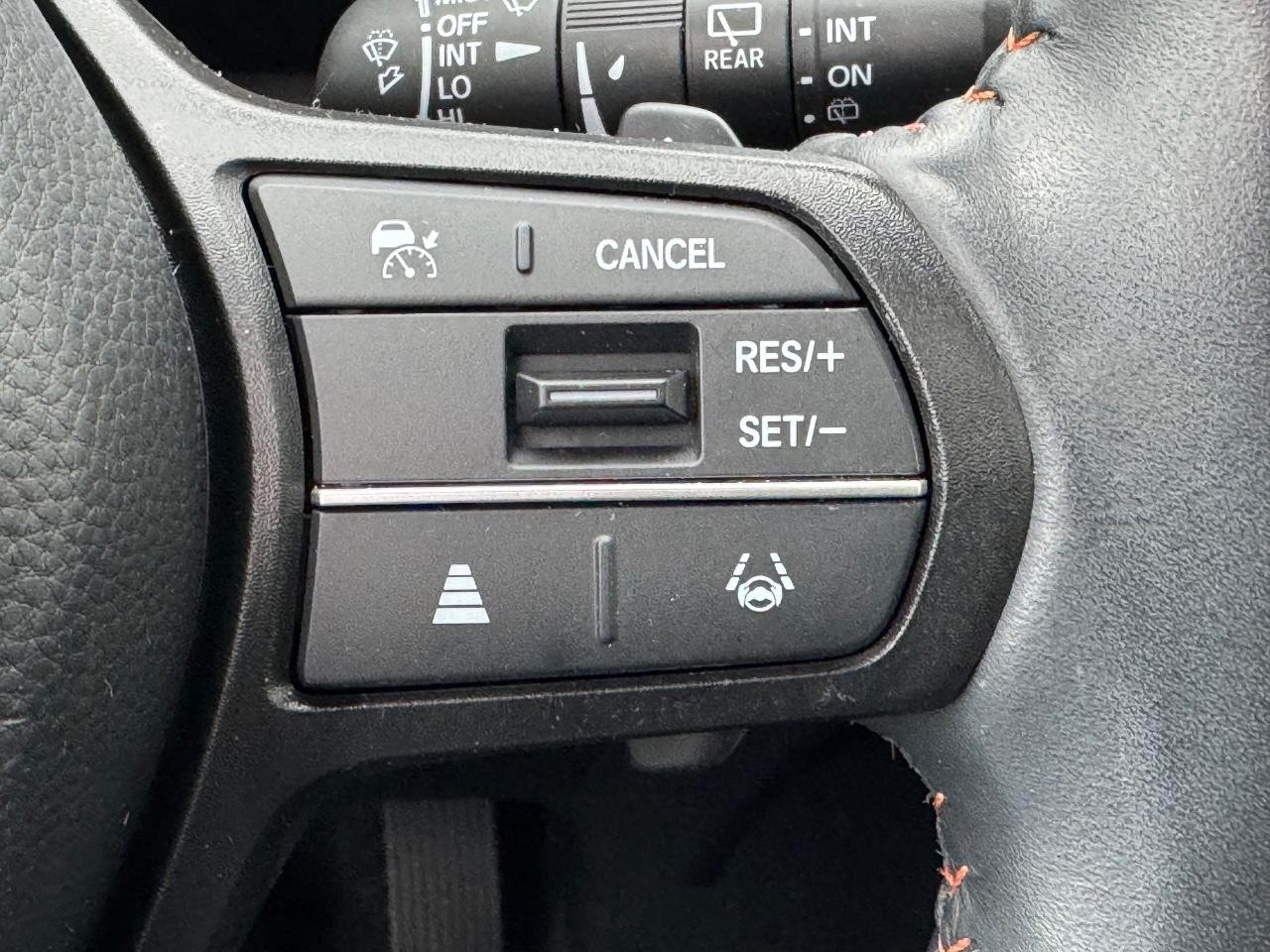 Honda CR-V Hybrid Vehicle Full-screen Gallery Image 22