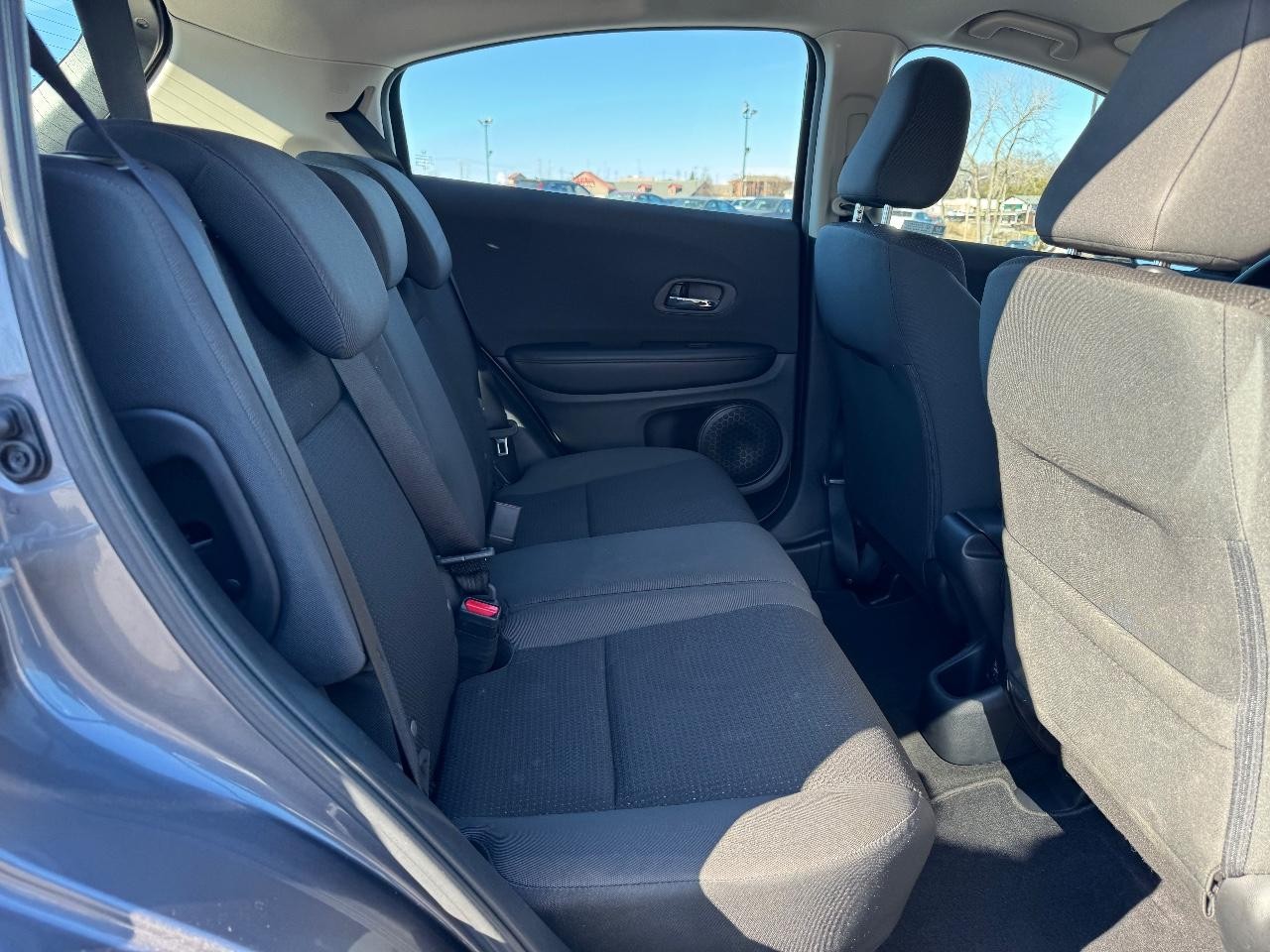 Honda HR-V Vehicle Full-screen Gallery Image 10