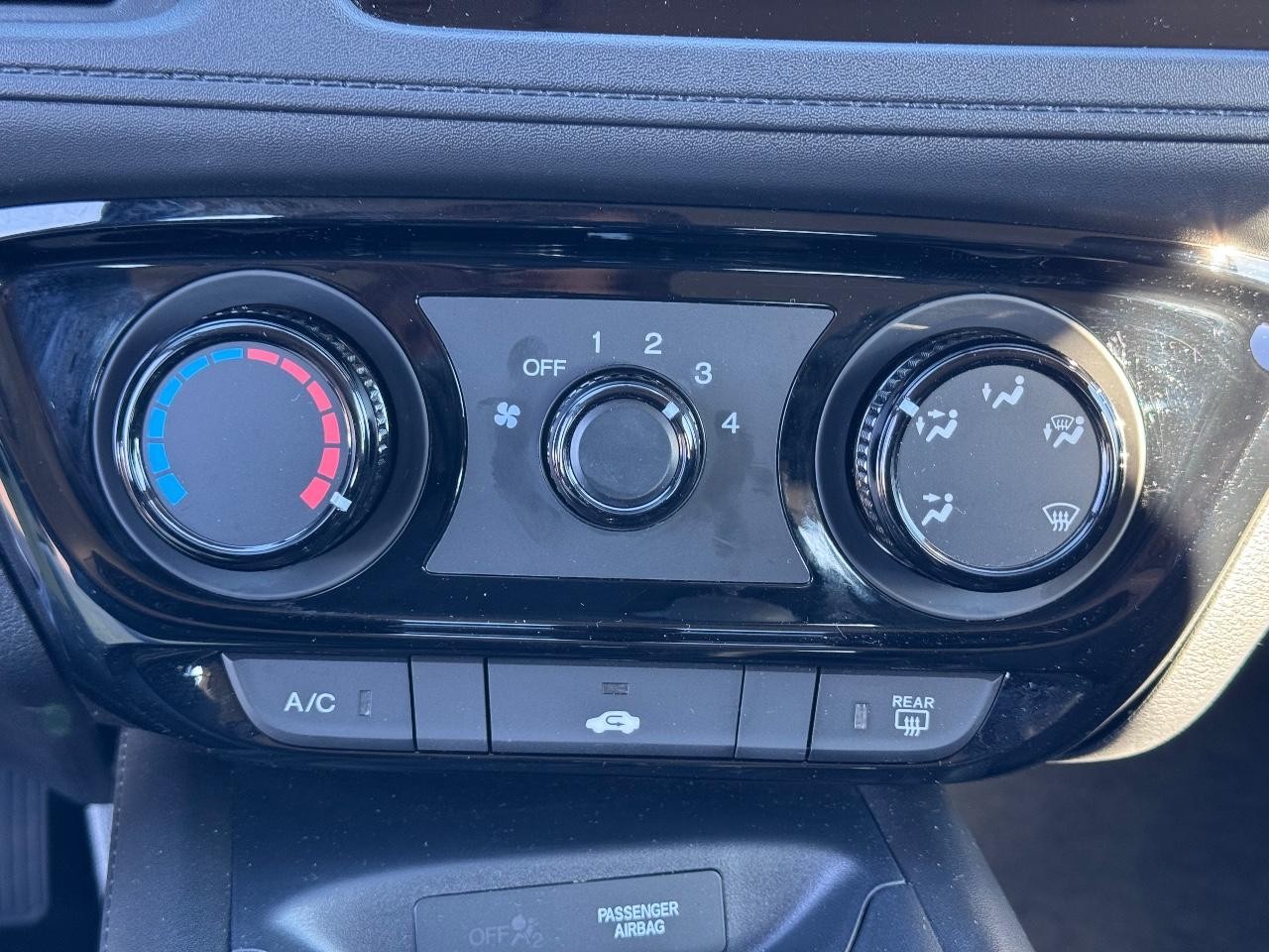 Honda HR-V Vehicle Full-screen Gallery Image 14