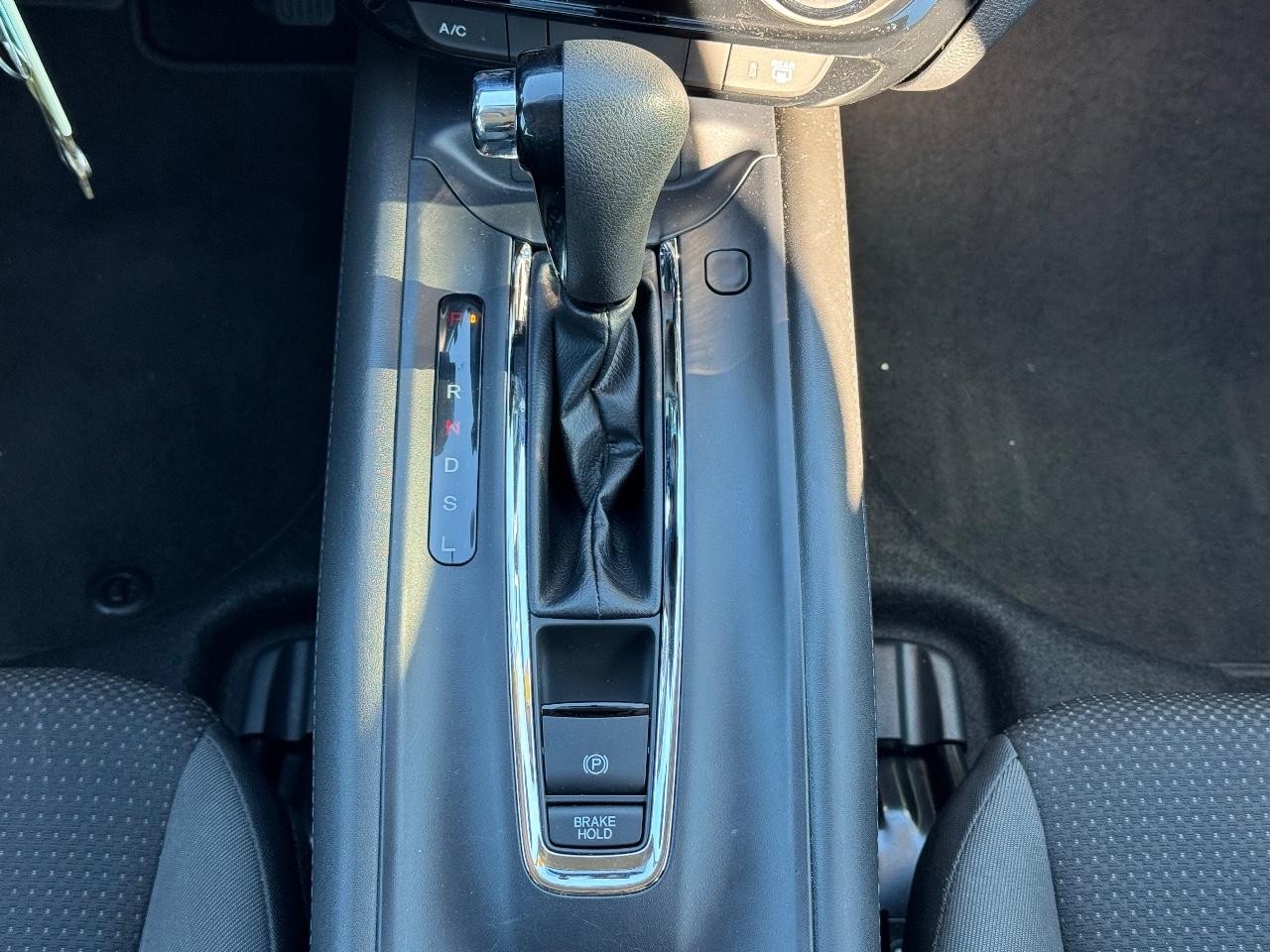 Honda HR-V Vehicle Full-screen Gallery Image 15