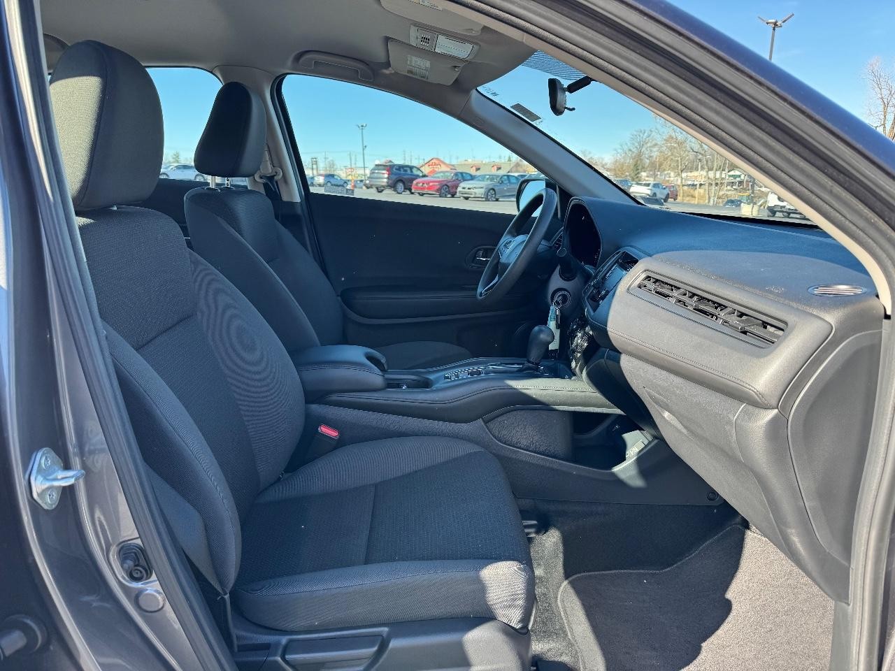 Honda HR-V Vehicle Full-screen Gallery Image 16