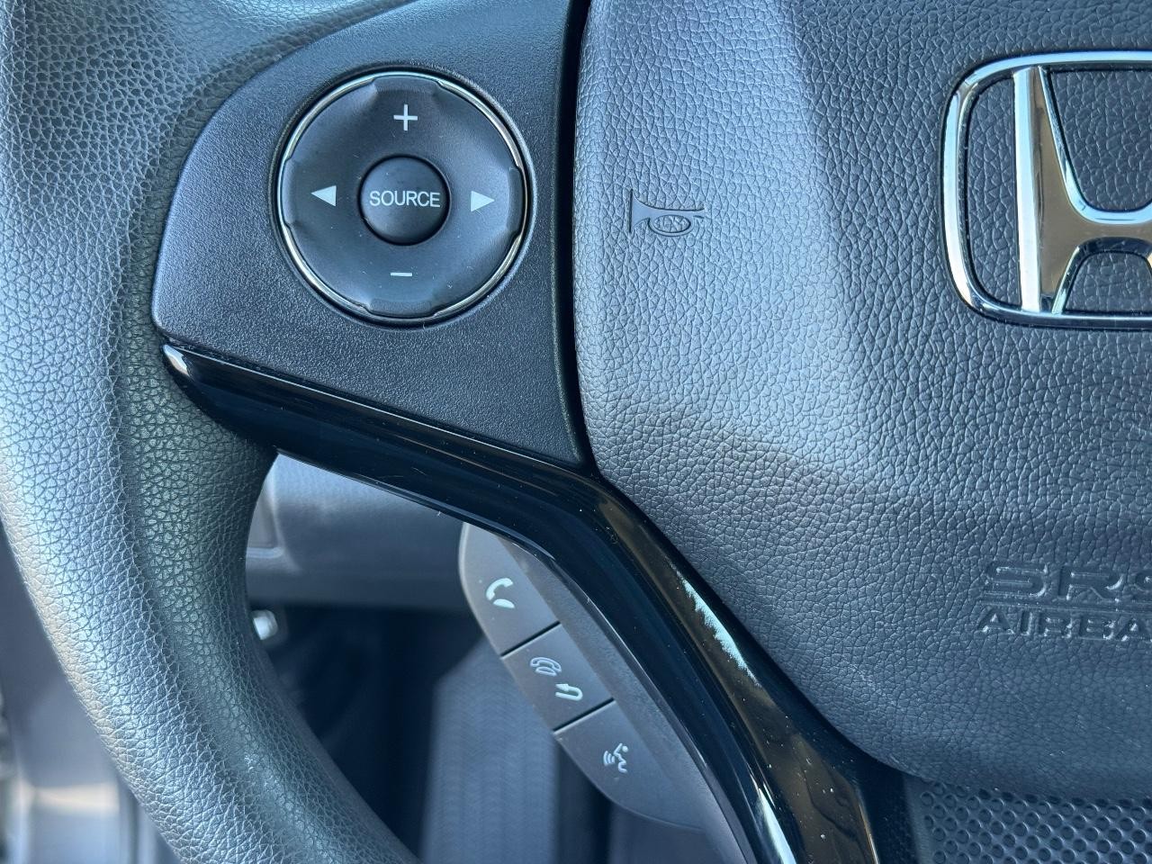 Honda HR-V Vehicle Full-screen Gallery Image 19