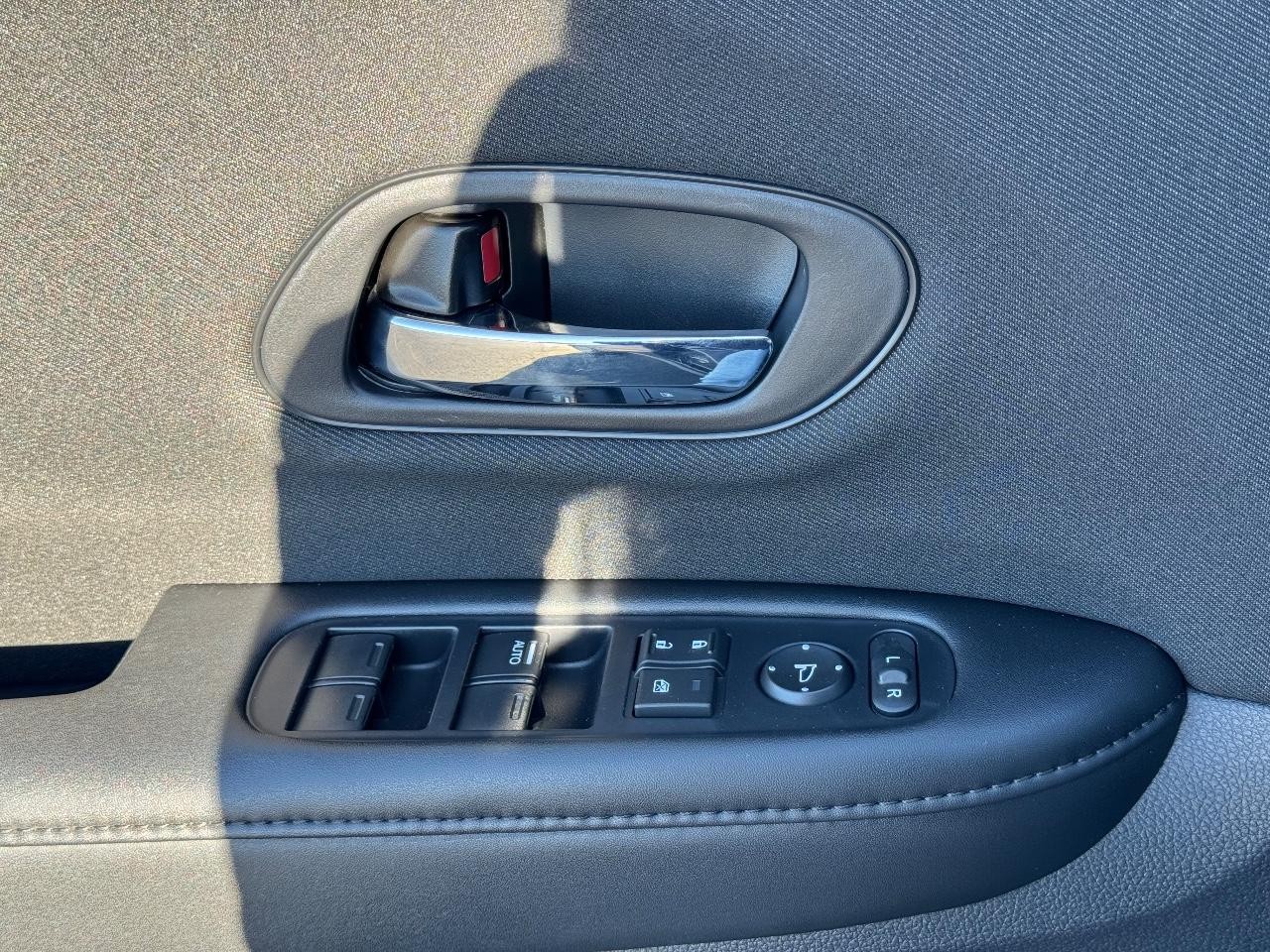 Honda HR-V Vehicle Full-screen Gallery Image 23