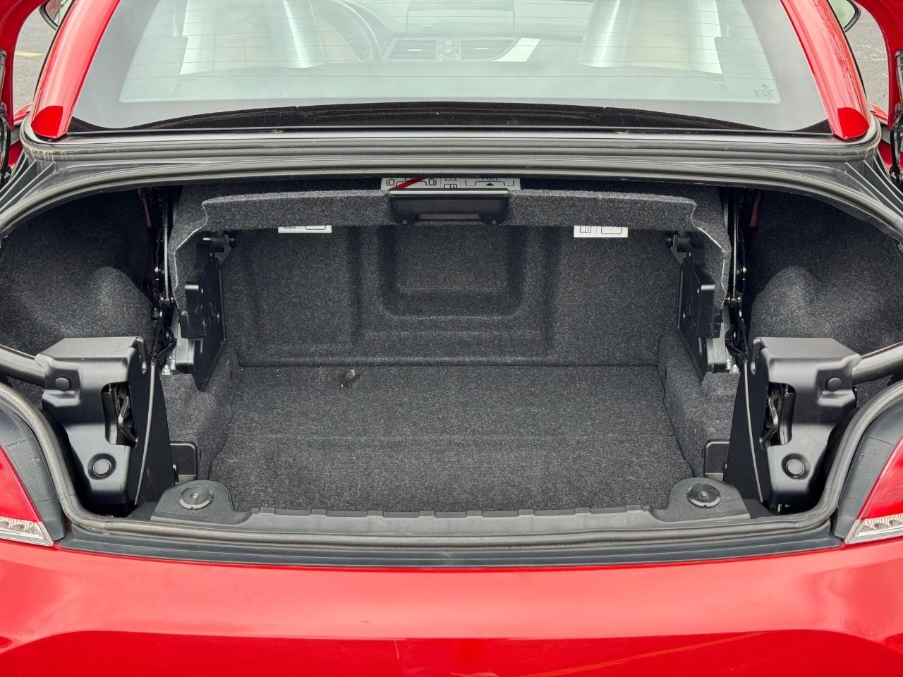 BMW Z4 Vehicle Full-screen Gallery Image 04