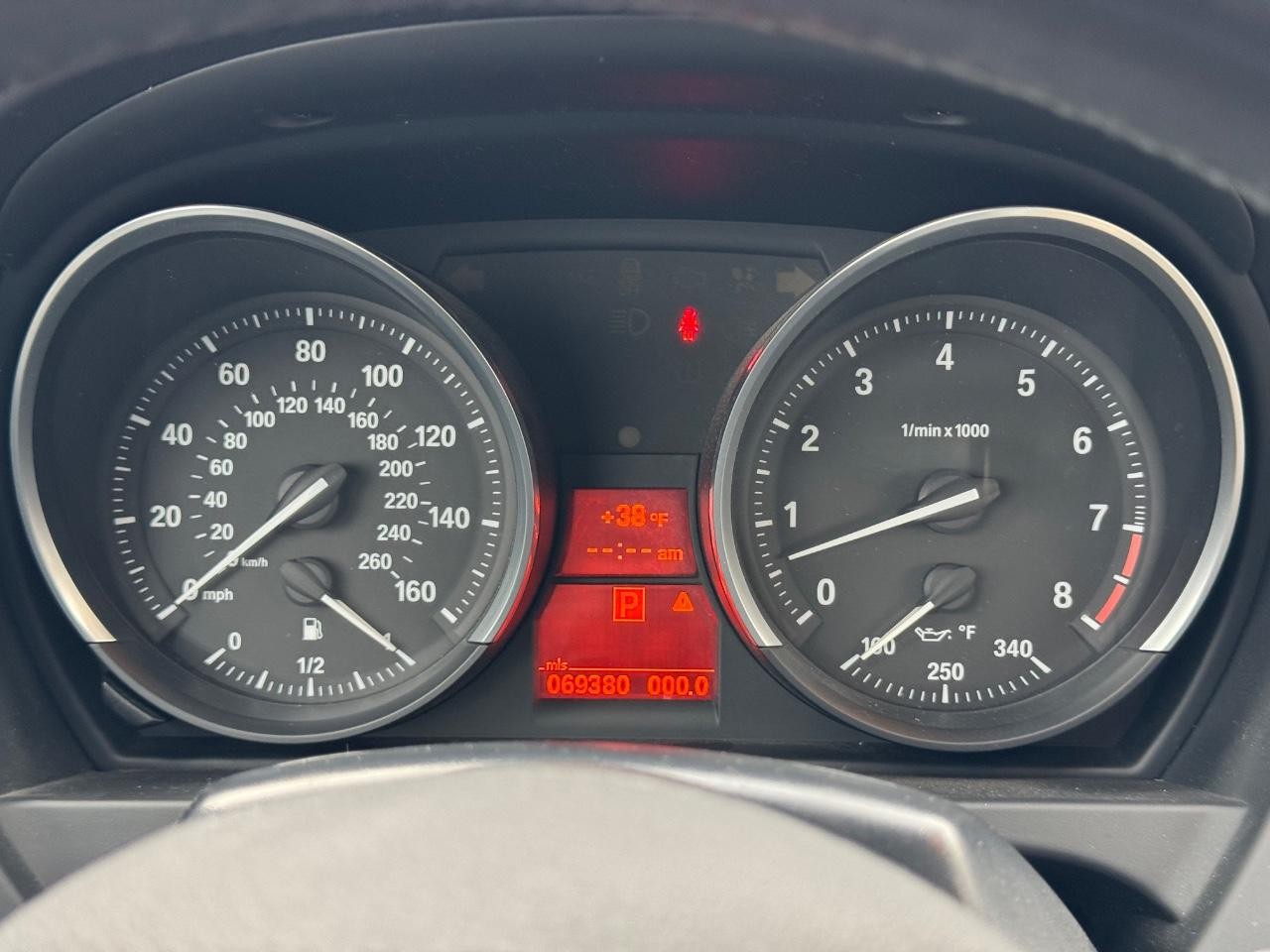 BMW Z4 Vehicle Full-screen Gallery Image 15