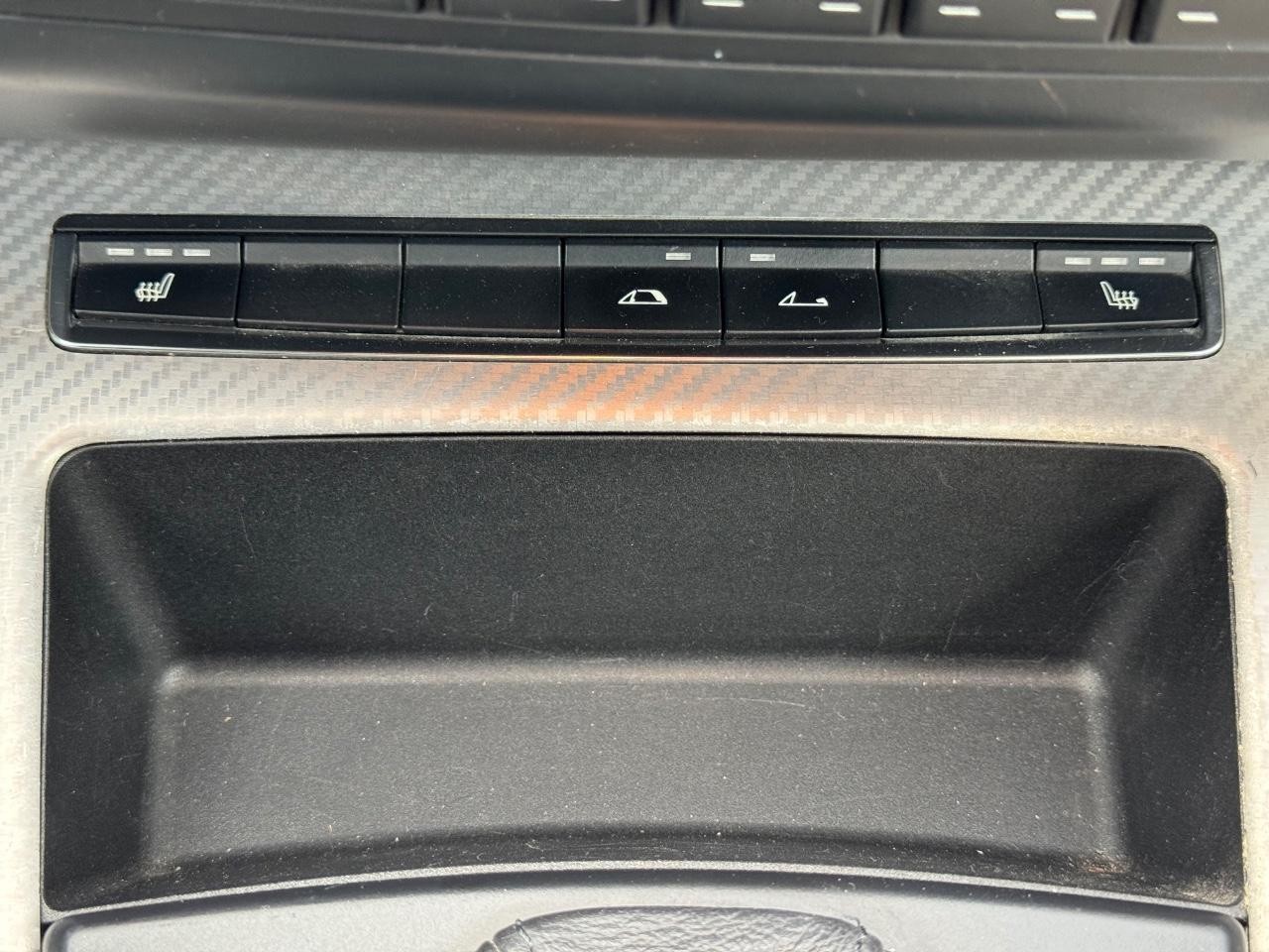 BMW Z4 Vehicle Full-screen Gallery Image 18