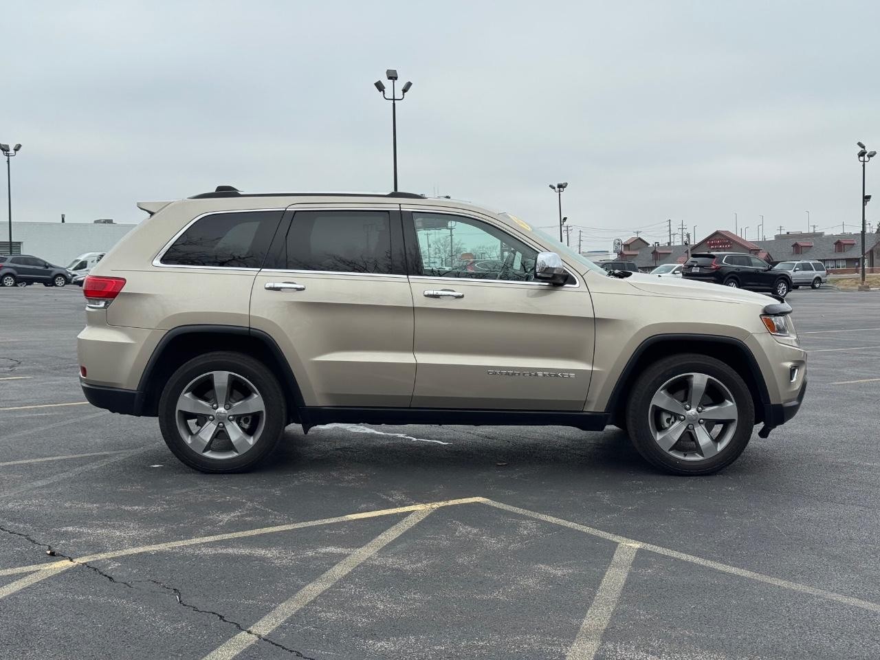 Jeep Grand Cherokee Vehicle Full-screen Gallery Image 02