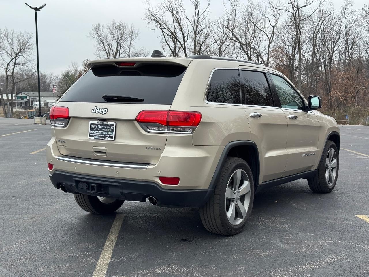 Jeep Grand Cherokee Vehicle Full-screen Gallery Image 03