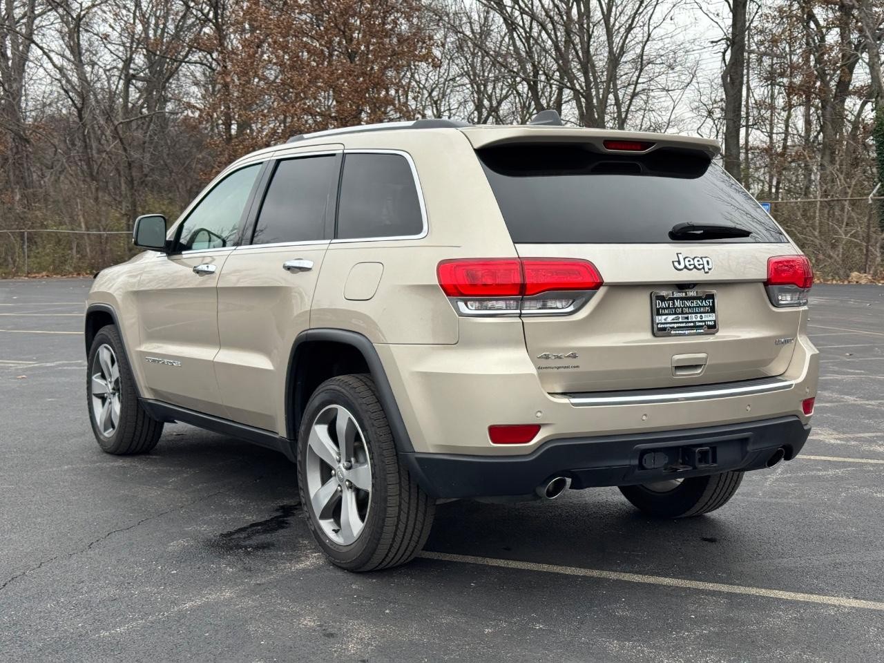 Jeep Grand Cherokee Vehicle Full-screen Gallery Image 06