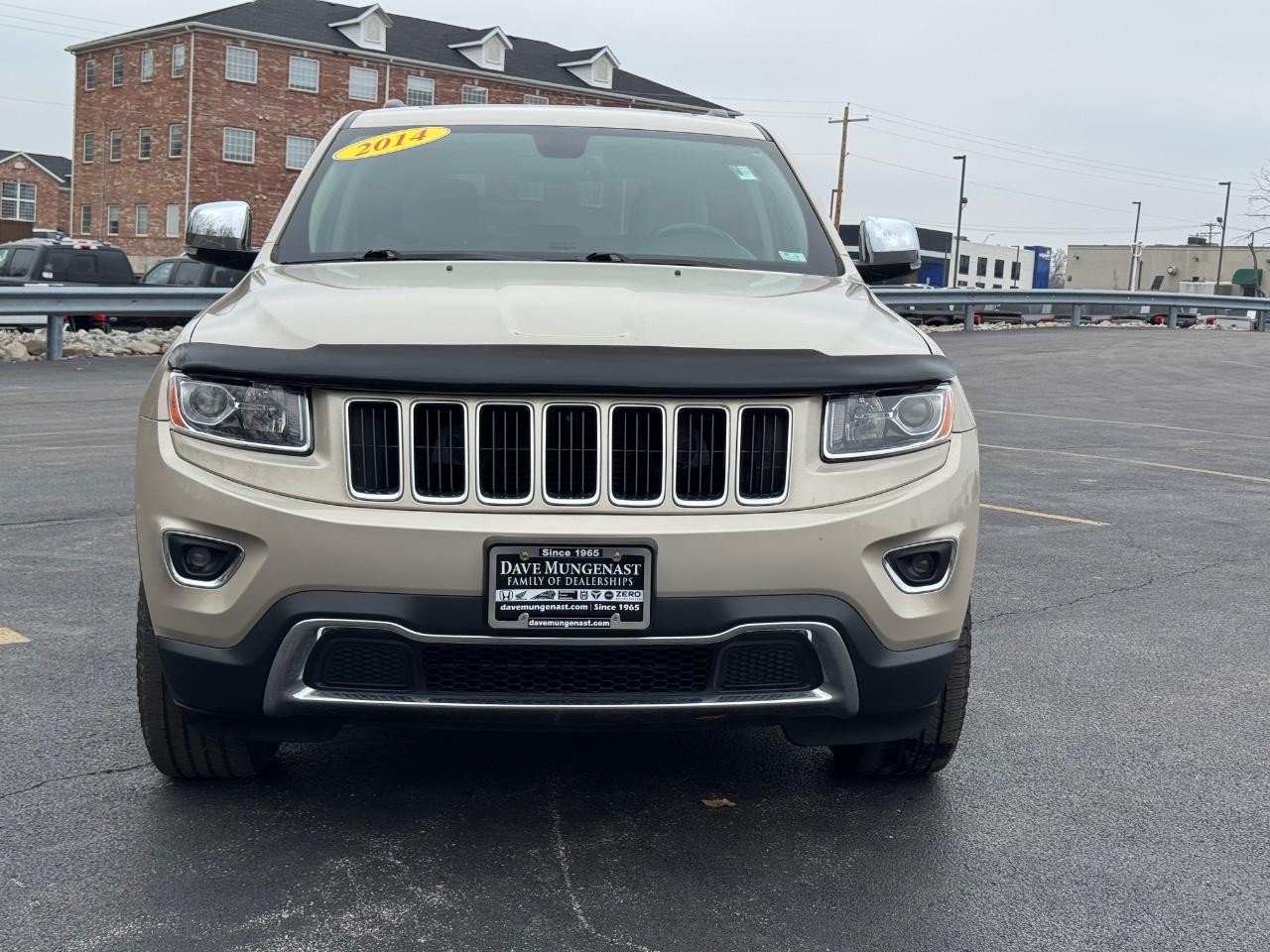 Jeep Grand Cherokee Vehicle Full-screen Gallery Image 09