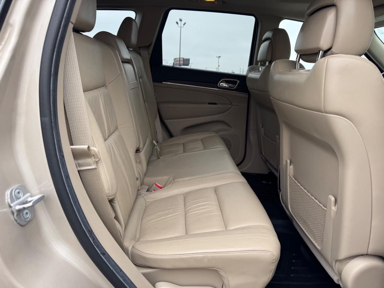 Jeep Grand Cherokee Vehicle Full-screen Gallery Image 10