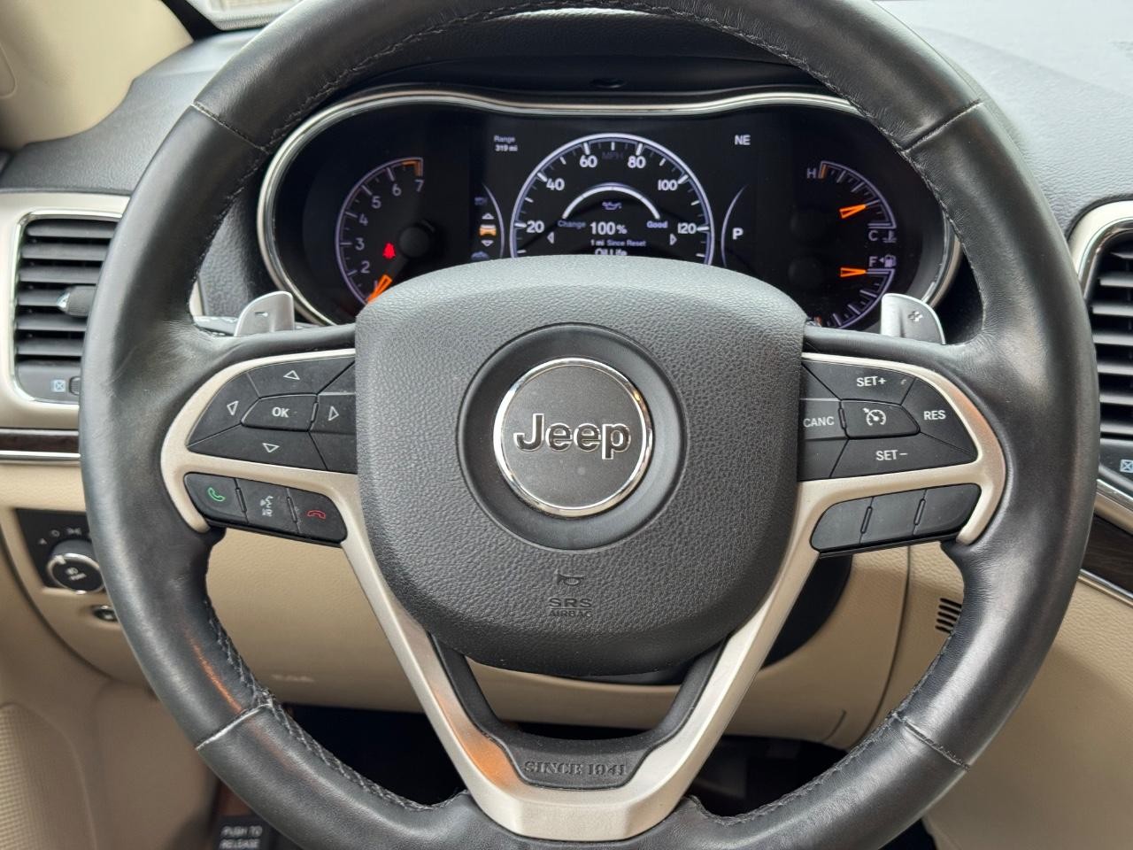 Jeep Grand Cherokee Vehicle Full-screen Gallery Image 12