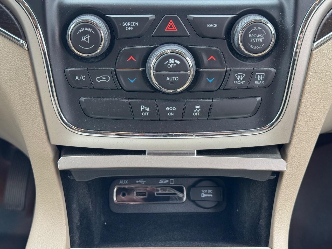 Jeep Grand Cherokee Vehicle Full-screen Gallery Image 14