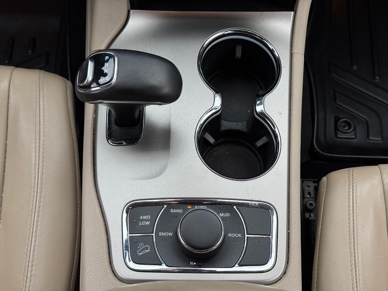 Jeep Grand Cherokee Vehicle Full-screen Gallery Image 15