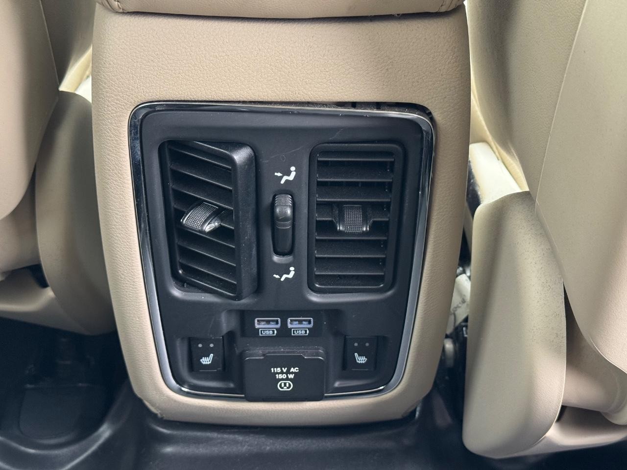 Jeep Grand Cherokee Vehicle Full-screen Gallery Image 16