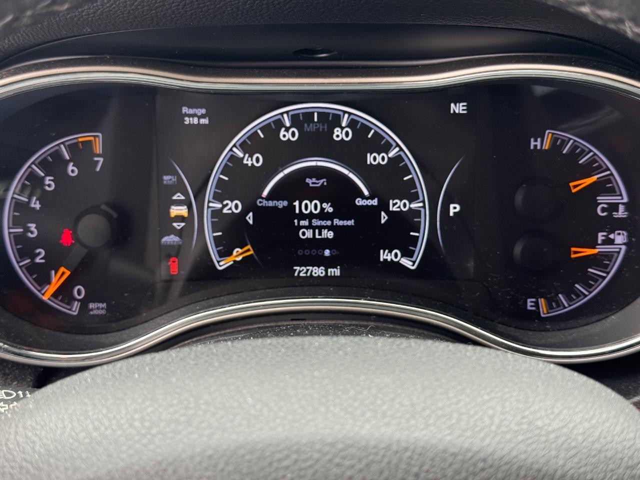 Jeep Grand Cherokee Vehicle Full-screen Gallery Image 20