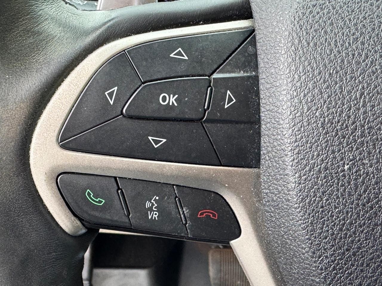 Jeep Grand Cherokee Vehicle Full-screen Gallery Image 21