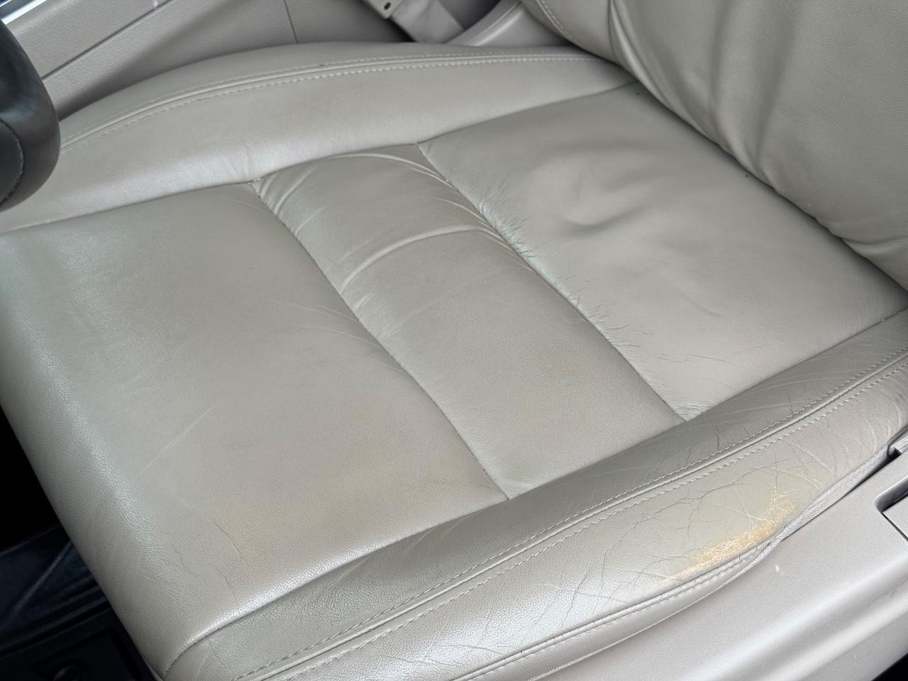 Jeep Grand Cherokee Vehicle Full-screen Gallery Image 27