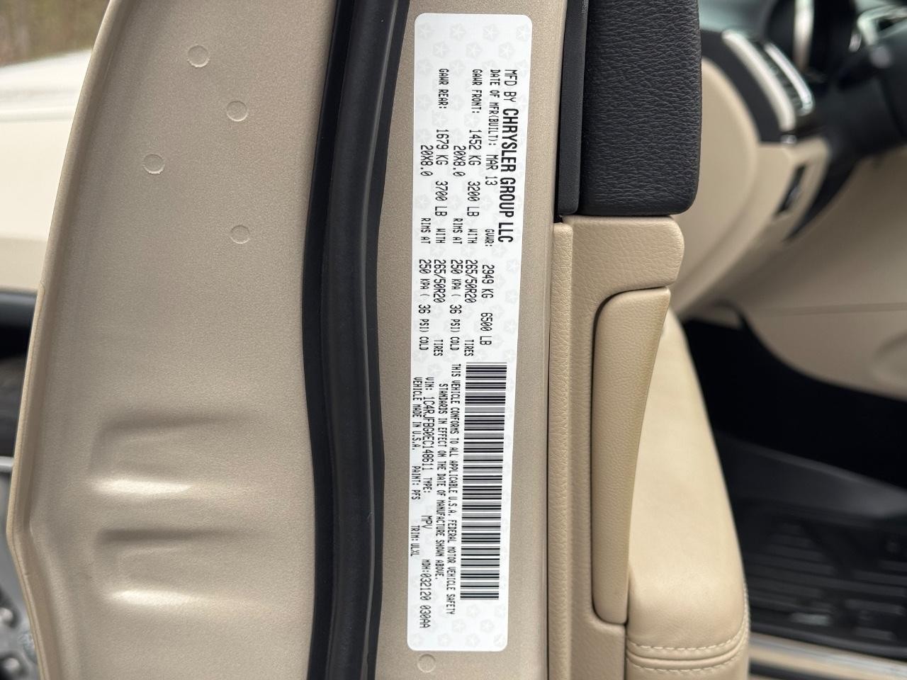 Jeep Grand Cherokee Vehicle Full-screen Gallery Image 28