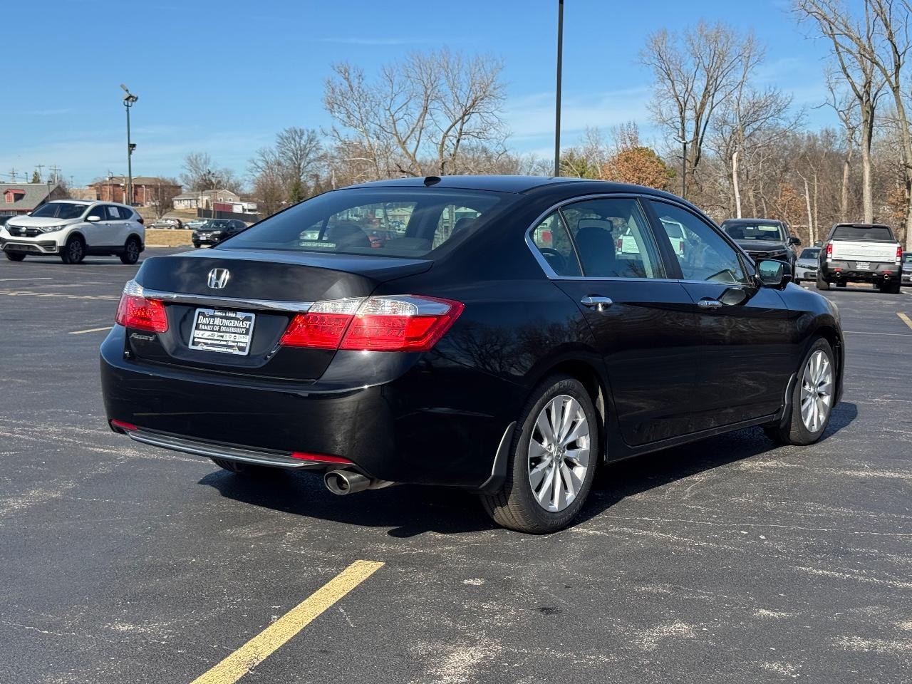 Honda Accord Sedan Vehicle Full-screen Gallery Image 03