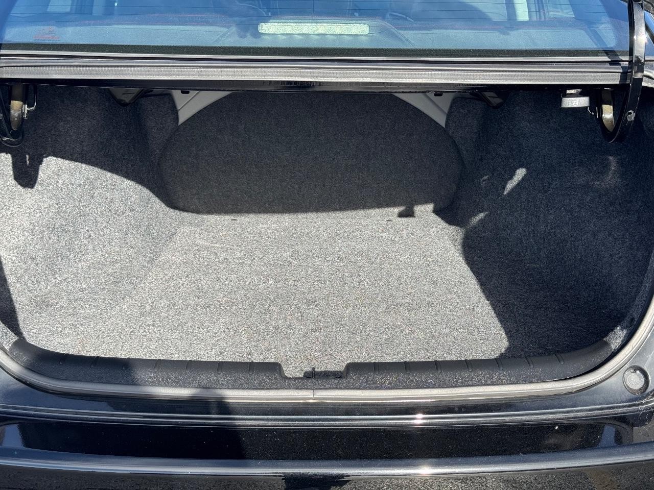 Honda Accord Sedan Vehicle Full-screen Gallery Image 04