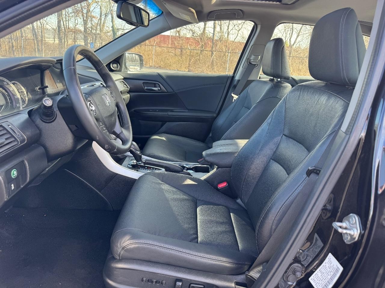 Honda Accord Sedan Vehicle Full-screen Gallery Image 19