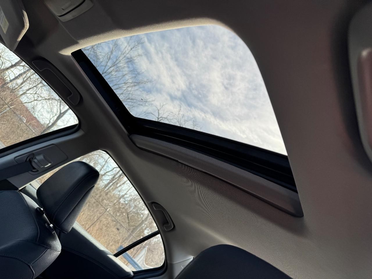 Honda Accord Sedan Vehicle Full-screen Gallery Image 20