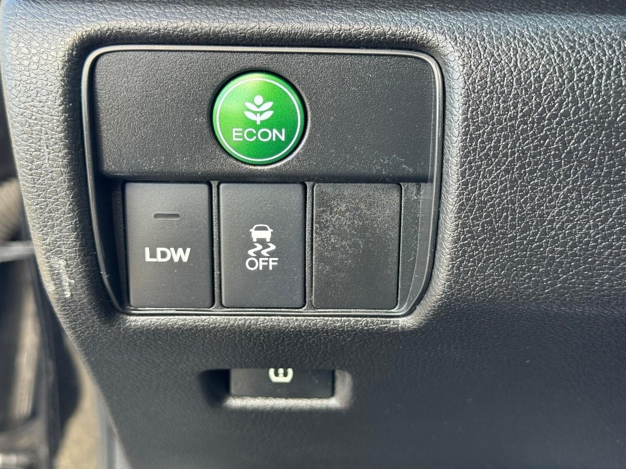 Honda Accord Sedan Vehicle Full-screen Gallery Image 24