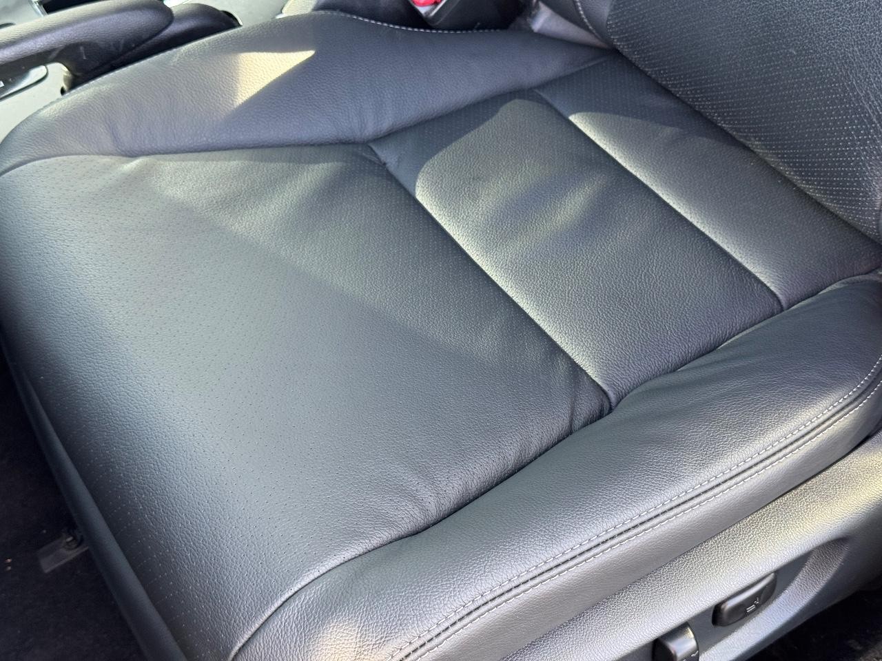 Honda Accord Sedan Vehicle Full-screen Gallery Image 27