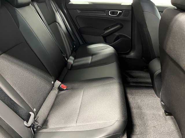 Honda Civic Hatchback Vehicle Full-screen Gallery Image 24