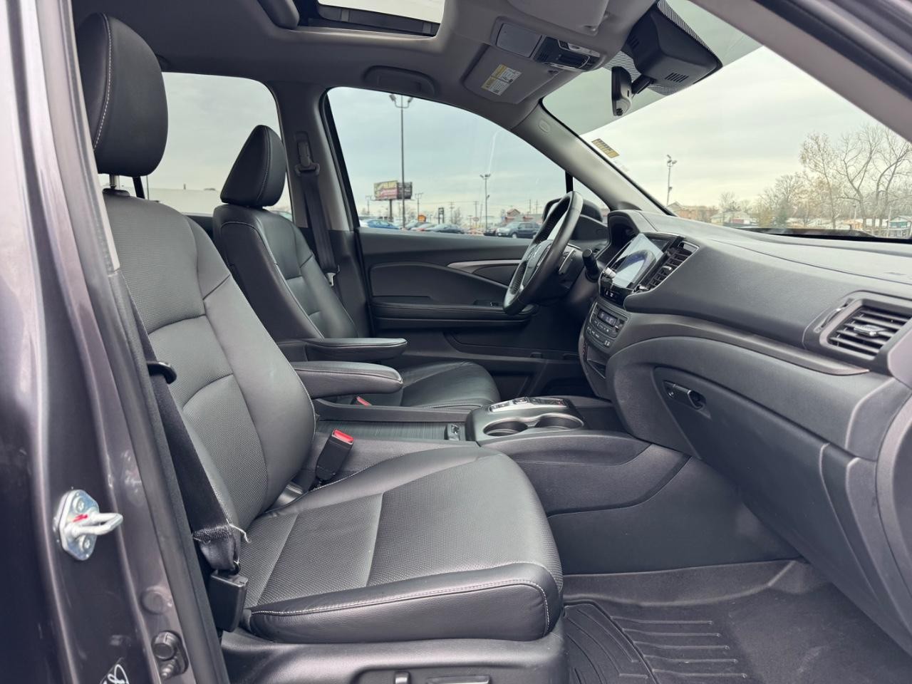 Honda Ridgeline Vehicle Full-screen Gallery Image 17